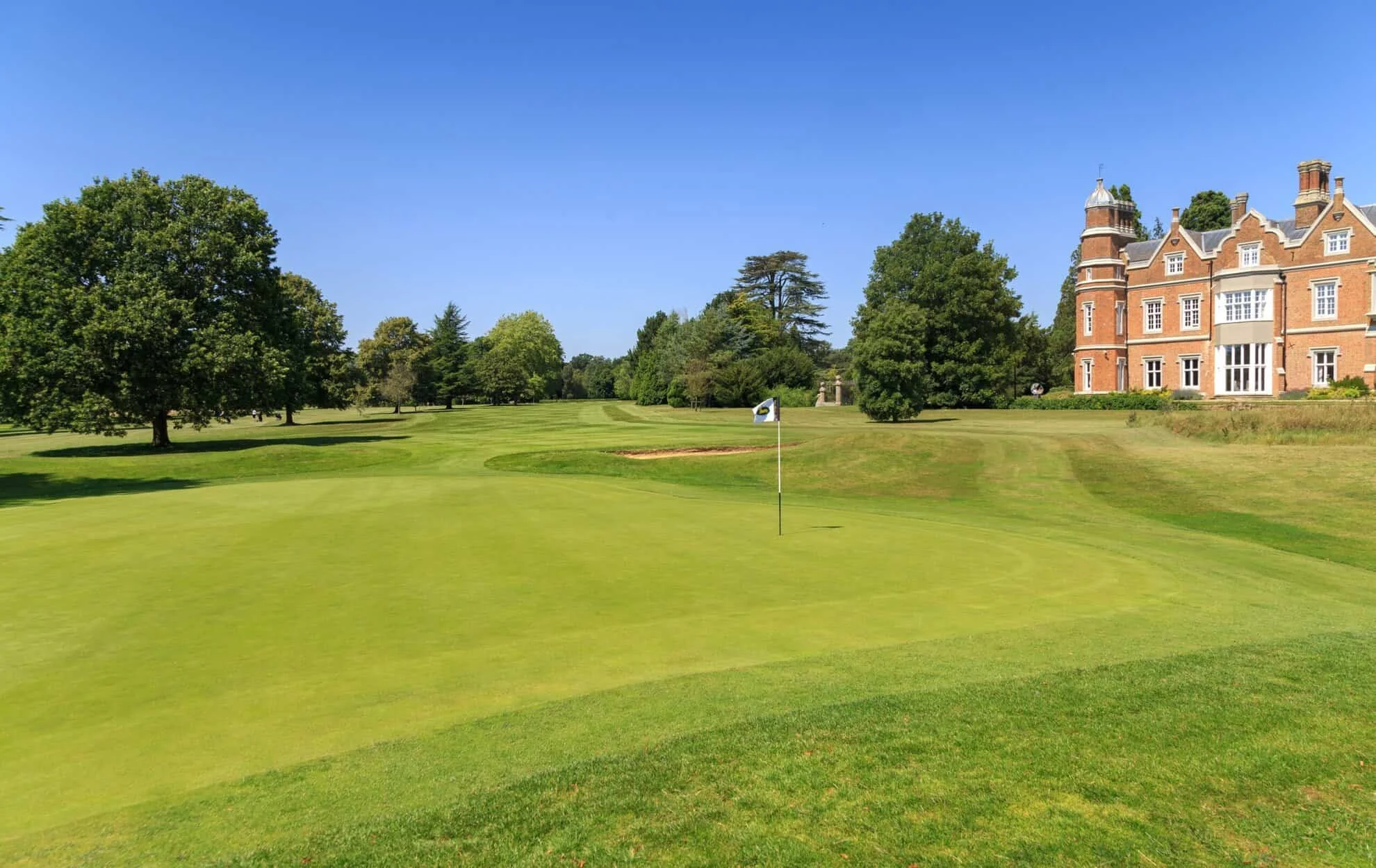 Brocket Hall win Womens Pearson Trophy County Finals