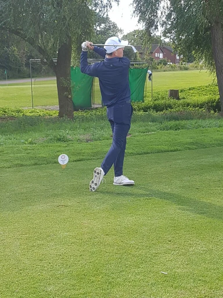 Oscar F 10th tee 768x1024